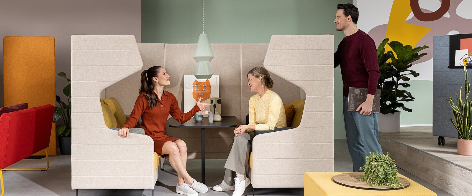 Atelier combined als U-configuratie – uw communicatiehotspot op kantoor. 