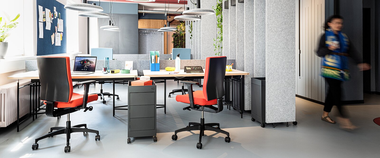 @Just evo met gestoffeerde rugleuning zorgt voor ontspannen teamwork.