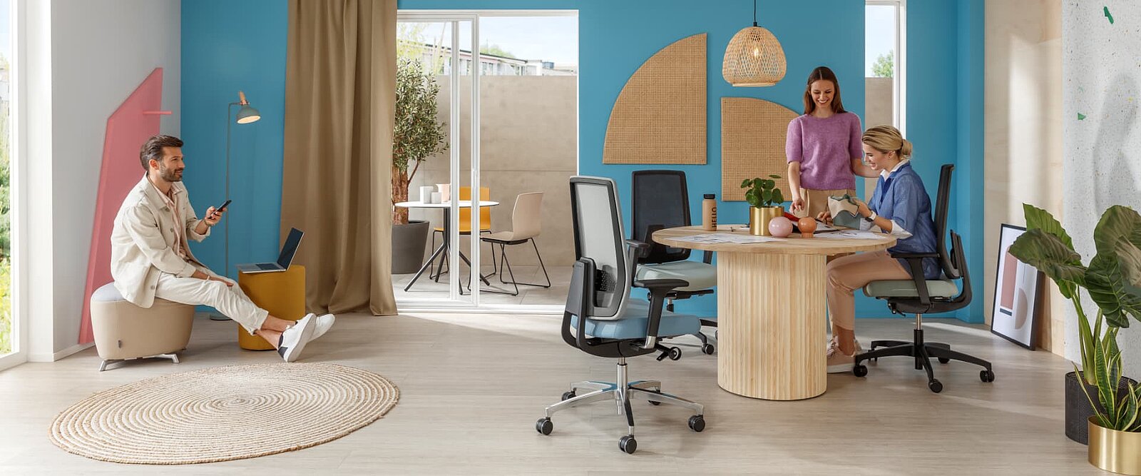 Het slanke, gereduceerde design van Indeed mesh met netrugleuning is een echte teamplayer.