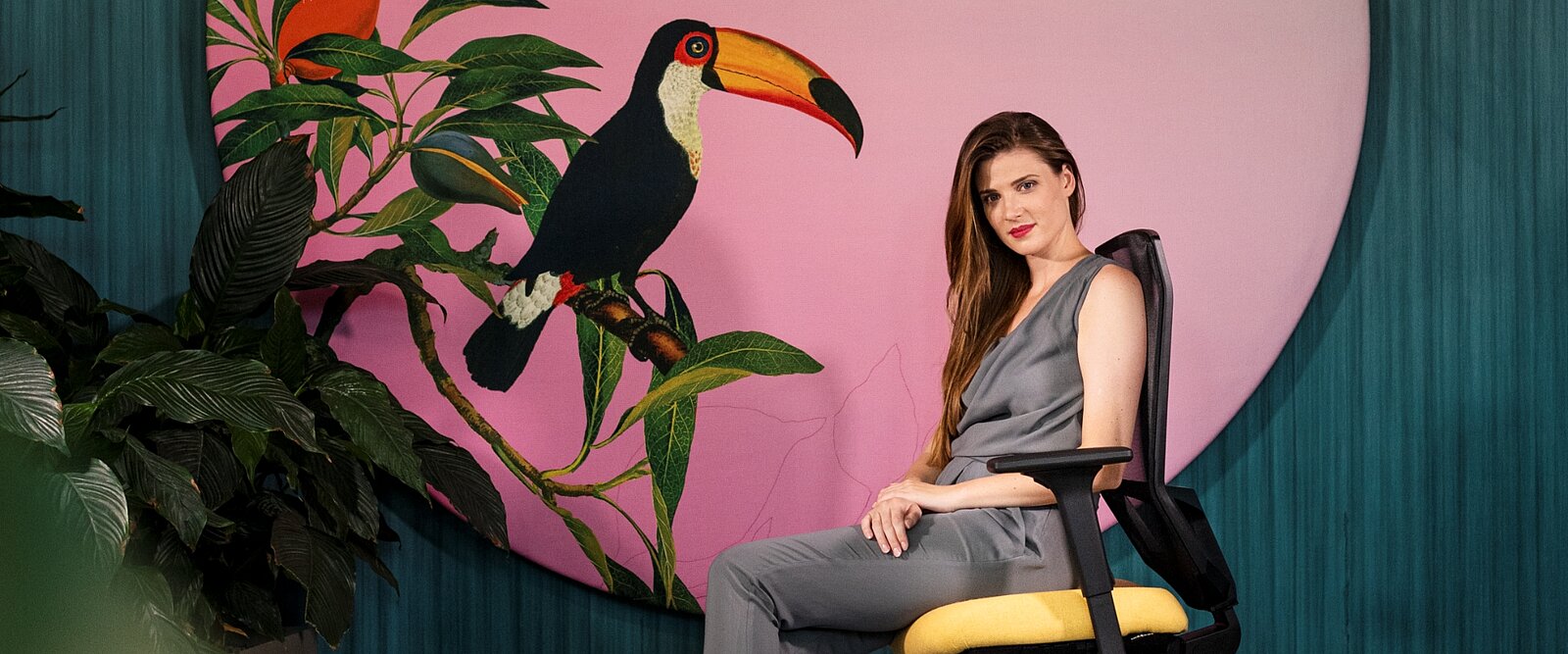 De luchtige netrugleuning van Stilo ES mesh zorgt voor een vakantiegevoel op kantoor.