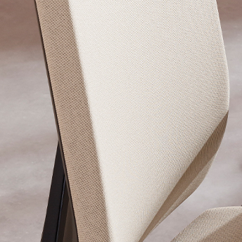 Indeed een lichtgewicht: 20% lichter dan vergelijkbare stoelen.